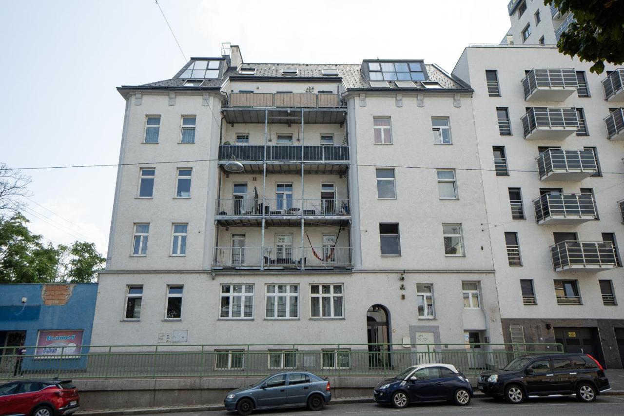 Spacious Apartment With Huge Shared Terrace And Grill Located Between City Centre And Donau River Wien Exterior foto